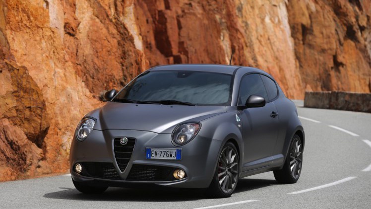 Autotest en rijimpressie met Alfa MiTo QV, grote broer Giulietta QV en de hit van 2015, de 4C Spider. Stap in het hart van Alfa Romeo.
