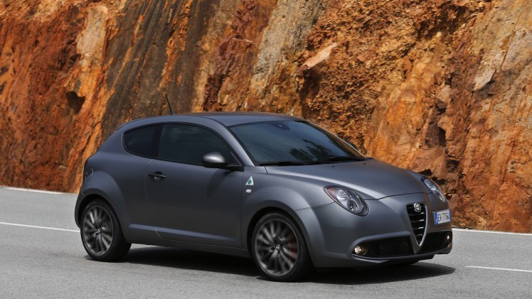 Autotest en rijimpressie met Alfa MiTo QV, grote broer Giulietta QV en de hit van 2015, de 4C Spider. Stap in het hart van Alfa Romeo.