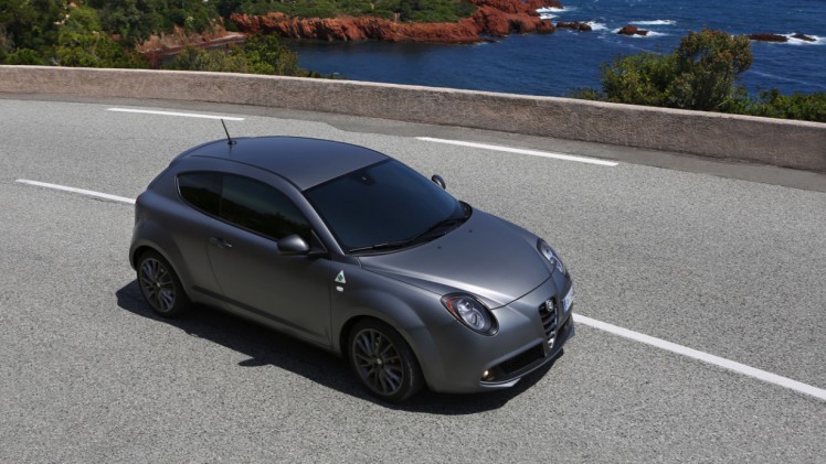 Autotest en rijimpressie met Alfa MiTo QV, grote broer Giulietta QV en de hit van 2015, de 4C Spider. Stap in het hart van Alfa Romeo.