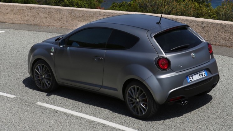 Autotest en rijimpressie met Alfa MiTo QV, grote broer Giulietta QV en de hit van 2015, de 4C Spider. Stap in het hart van Alfa Romeo.