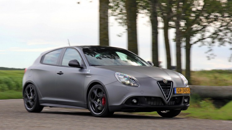 Autotest en rijimpressie met Alfa MiTo QV, grote broer Giulietta QV en de hit van 2015, de 4C Spider. Stap in het hart van Alfa Romeo.