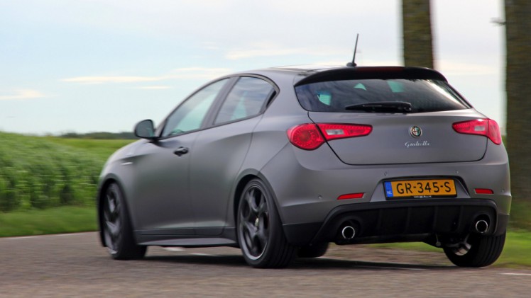 Autotest en rijimpressie met Alfa MiTo QV, grote broer Giulietta QV en de hit van 2015, de 4C Spider. Stap in het hart van Alfa Romeo.