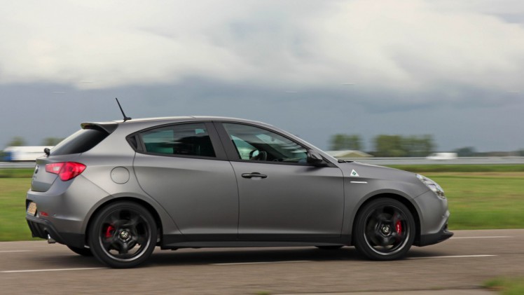 Autotest en rijimpressie met Alfa MiTo QV, grote broer Giulietta QV en de hit van 2015, de 4C Spider. Stap in het hart van Alfa Romeo.