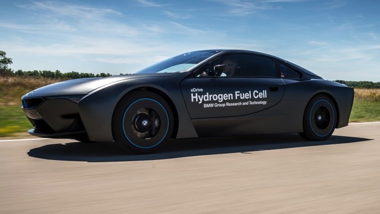 Rijden met de toekomst van BMW in de 5 Serie Gran Turismo op waterstof (hydrogen).