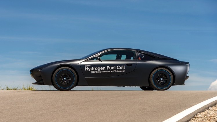 Rijden met de toekomst van BMW in de 5 Serie Gran Turismo op waterstof (hydrogen).