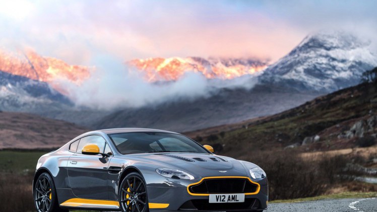 Aston Martin V12 Vantage S in modeljaar 2017 ook leverbaar met handgeschakelde zevenversnellingsbak.