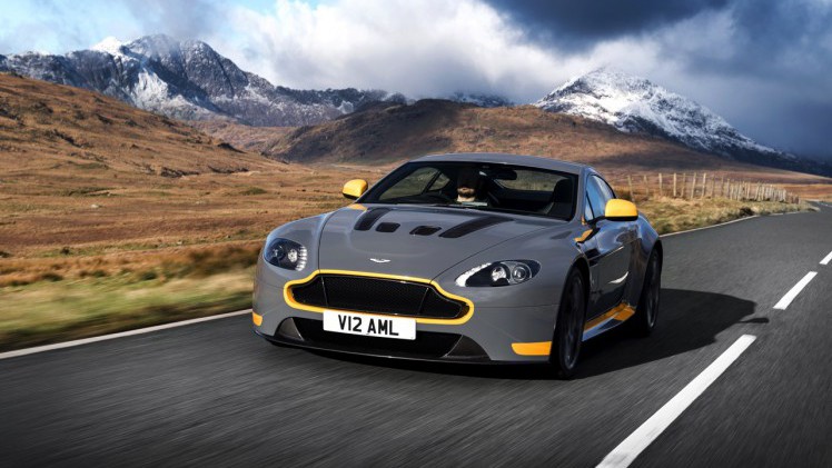 Aston Martin V12 Vantage S in modeljaar 2017 ook leverbaar met handgeschakelde zevenversnellingsbak.