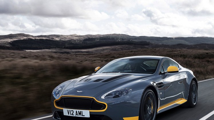 Aston Martin V12 Vantage S in modeljaar 2017 ook leverbaar met handgeschakelde zevenversnellingsbak.