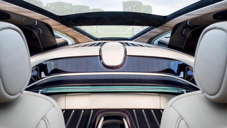 Rolls Royce heeft speciaal voor een klant de Sweptail gebouwd die op Villa d'Este is onthuld.