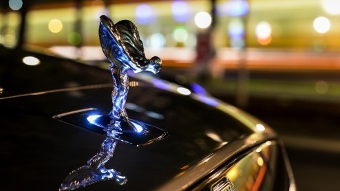 Rolls-Royce overweegt SUV-model. Volgens topman kan hij er bij groen licht binnen vier jaar komen.