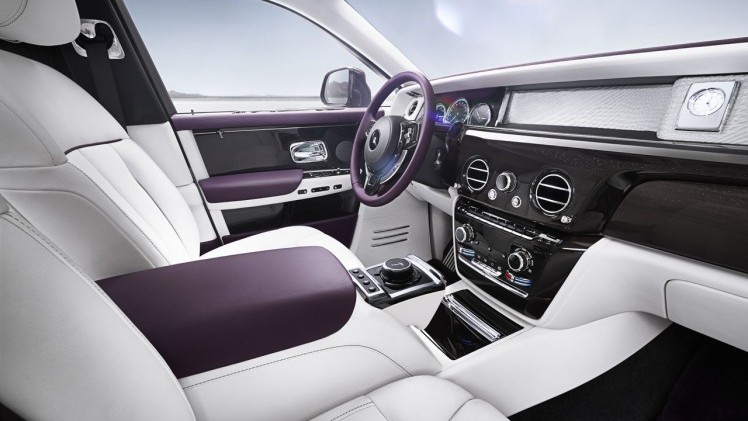 Rolls-Royce lanceert de achtste generatie Phantom op een compleet nieuwe basis met een nieuw ontwikkelde V12 biturbomotor en met de meest vooraanstaande technologie.