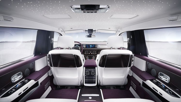 Rolls-Royce lanceert de achtste generatie Phantom op een compleet nieuwe basis met een nieuw ontwikkelde V12 biturbomotor en met de meest vooraanstaande technologie.