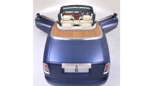 Rolls Royce heeft een naam op te houden als het gaat om het fabriceren van wonderschone cabrios. En gelukkig hebben ze besloten om ook met de nieuwe koers die ze ingevaren zijn, weer een cabrio te pr