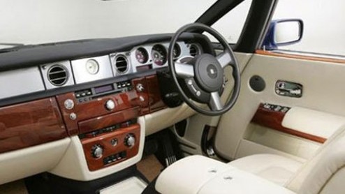 Rolls Royce heeft een naam op te houden als het gaat om het fabriceren van wonderschone cabrios. En gelukkig hebben ze besloten om ook met de nieuwe koers die ze ingevaren zijn, weer een cabrio te pr