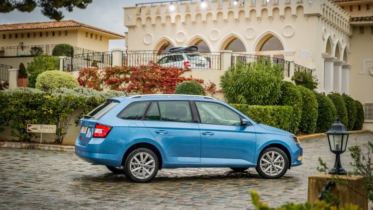 Autotest Skoda Fabia Combi 1.2 TSI 90 pk, het nieuwe ruimtewonder in een leuke verpakking.