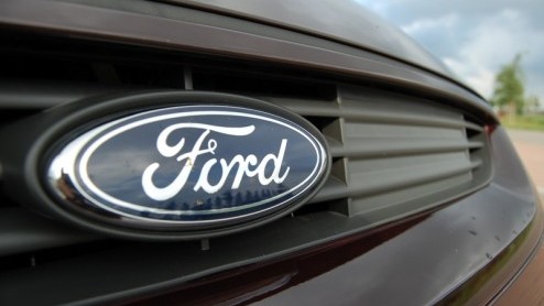Fords S-MAX was de eerste in de familie die de ontwerpstijl Kinetic Design mocht vertegenwoordigen. Kracht, energie en sportiviteit zijn onlosmakelijk verbonden met deze filosofie, ook in een ruimtel