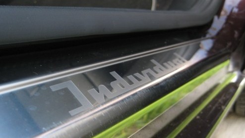 Fords S-MAX was de eerste in de familie die de ontwerpstijl Kinetic Design mocht vertegenwoordigen. Kracht, energie en sportiviteit zijn onlosmakelijk verbonden met deze filosofie, ook in een ruimtel