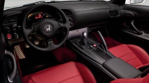 We meldden deze week al dat Honda de productie van de S2000 zal staken. Toch is er nog een klein lichtpuntje. Het merk neemt afscheid in stijl met een rijk aangeklede Ultimate Edition en presenteert d