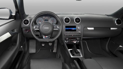 Audi heeft de A3 opgefrist. Niet alleen aan het uiterlijk werd gesleuteld, ook onderhuids veranderde er een en ander. Zo is de nieuwe zeventraps S tronic leverbaar en kun je ook magnetic ride bestelle