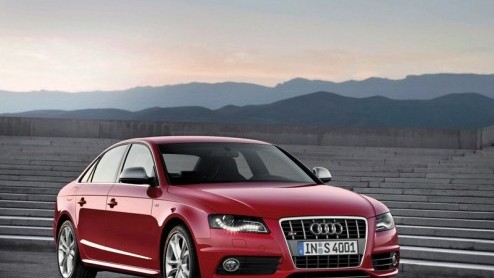 Bij een Audi S4 verwacht je een dikke V8, een lekker geluid en een passend uiterlijk. Althans, als de fabrikant zou voortborduren op zijn voorganger. En dat blijkt dus niet het geval. De achtcilinder