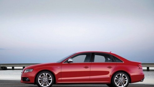 Bij een Audi S4 verwacht je een dikke V8, een lekker geluid en een passend uiterlijk. Althans, als de fabrikant zou voortborduren op zijn voorganger. En dat blijkt dus niet het geval. De achtcilinder