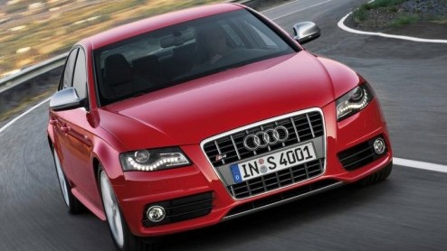 Audi zoekt het weer in de pks. Dit keer is de S4 aan de beurt! Niet meer met een V8, maar wel een drieliter V6 met compressor, goed voor 333 pk. Samen met de nieuwe zeventraps S tronic versnellingsba