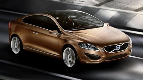 Volvo zet de gang er in met het doorschemeren van de nieuwe S60, die in 2010 verschijnt. Als eerste krijgen we de concept te zien, die in januari 2009 wordt onthuld tijdens de Detroit Motor Show. Dit