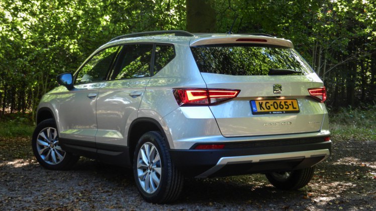 SEAT volgt de markt van de steeds populairdere SUV?s. De nieuwe SEAT Ateca is het eerste antwoord van het merk en hij richt direct zijn pijlers op de gevestigde orde. AutoVandaag deed een rijtest.