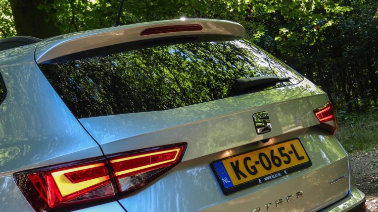 SEAT volgt de markt van de steeds populairdere SUV?s. De nieuwe SEAT Ateca is het eerste antwoord van het merk en hij richt direct zijn pijlers op de gevestigde orde. AutoVandaag deed een rijtest.