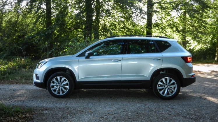 SEAT volgt de markt van de steeds populairdere SUV?s. De nieuwe SEAT Ateca is het eerste antwoord van het merk en hij richt direct zijn pijlers op de gevestigde orde. AutoVandaag deed een rijtest.