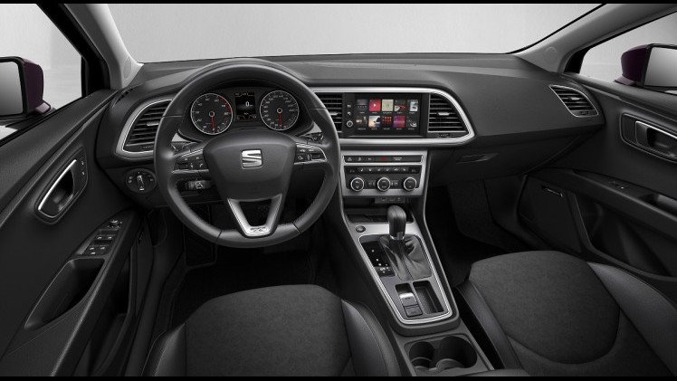 De gefacelifte SEAT Leon is nu van prijzen voorzien. De auto staat in de showroom vanaf 21.900 euro en is per direct te bestellen.