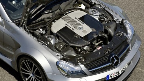 Lang verwacht en ook gekomen, de Mercedes-Benz SL 65 AMG Black Series is geboren! Deze hard-core versie van de toch al sportieve roadster is niet alleen lichter gemaakt, maar heeft ook een nog krach