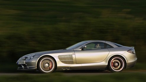Omdat de SLR blijkbaar nog niet exclusief genoeg was, hebben de heren van Mercedes nu een speciale uitvoering van de SLR op de markt gebracht. De SLR 722 Edition zoals de speciale versie heet, is nog 