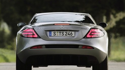 Omdat de SLR blijkbaar nog niet exclusief genoeg was, hebben de heren van Mercedes nu een speciale uitvoering van de SLR op de markt gebracht. De SLR 722 Edition zoals de speciale versie heet, is nog 