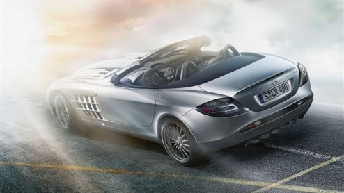 In Parijs heeft Mercedes-Benz nog een paradepaardje in petto. Daar staat met recht de SLR McLaren Roadster 722 S te pronken, als toonbeeld van superieur open rijden. 650 pk, een top van 335 km/u, ee