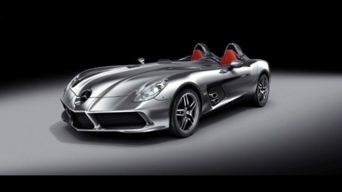 Wat is de overtreffende trap van de Mercedes-Benz SLR McLaren? Tot nog toe was daar geen antwoord op te geven. Mercedes stelt nu als kroonstuk de SLR McLaren Stirling Moss voor, die dakloos is en ook