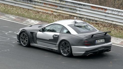 Op de Nrburgring werd een Mercedes-Benz SL 65 AMG Black Series gespot. We zagen deze opgefokte Duitser al eerder voorbij komen, maar nu zijn er meer details bekend. Maar liefst 670 pk en 1000 Nm kunn