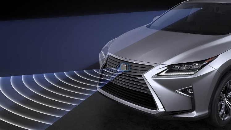 SUV's blijken vriendelijker voor voetgangers dan gedacht. De Lexus RX 450h en Mercedes GLC ligt hoger dan menig niet-SUV zoals de Jaguar XE, Audi A4 of Toyota Avensis.