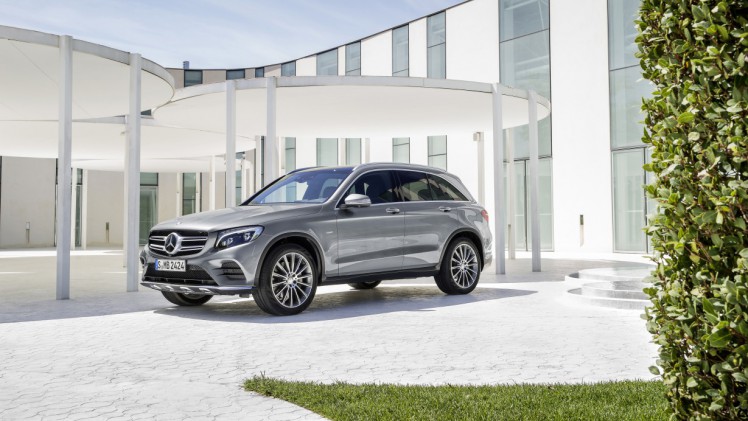 SUV's blijken vriendelijker voor voetgangers dan gedacht. De Lexus RX 450h en Mercedes GLC ligt hoger dan menig niet-SUV zoals de Jaguar XE, Audi A4 of Toyota Avensis.