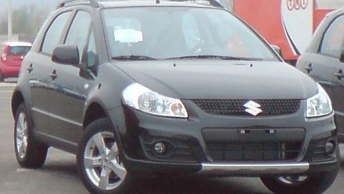 De Fiat Sedici -wie?- wordt in 2009 uit de stille hoek gehaald. De crossover - die zijn genen deelt met de Suzuki SX4 - kan rekenen op een facelift. Twee foto's zijn inmiddels opgedoken. Update: en zo