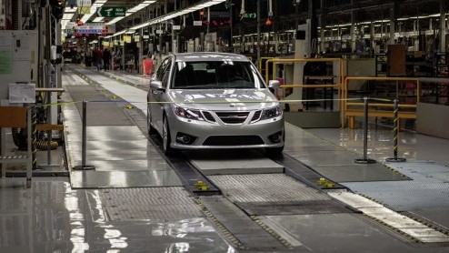 Vanaf maandag worden er weer autos gebouwd in de Saab-fabriek in het Zweedse Trollhttan. Dat heeft de nieuwe eigenaar NEVS (National Electric Vehicle Sweden) bekend gemaakt.