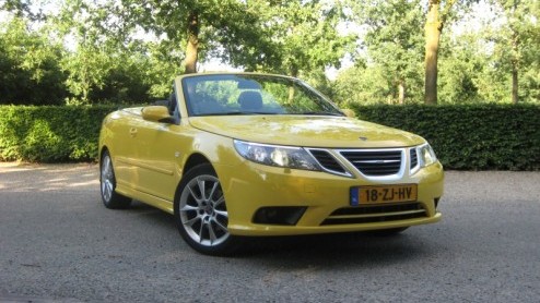 Veelal wordt de Saabrijder omschreven als een nuchtere, representatieve rijder, die veel waarde hecht aan luxe, veiligheid en comfort, zonder zo nodig op te vallen. Toch voldoet onze Saab 9-3 Cabriole