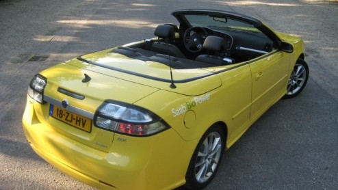 Veelal wordt de Saabrijder omschreven als een nuchtere, representatieve rijder, die veel waarde hecht aan luxe, veiligheid en comfort, zonder zo nodig op te vallen. Toch voldoet onze Saab 9-3 Cabriole