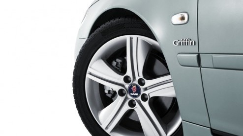 Saab is nog niet uitgebroed op de 9-5. De Zwedenaren komen een nieuwe line-up voor het topmodel; de Saab 9-5 Business en de Saab 9-5 Griffin. Beide zitten boordvol luxe en zijn optisch verder verfraai