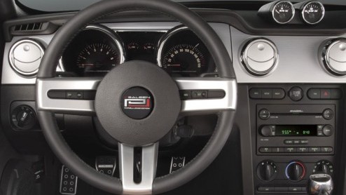 Mocht je wat moeite hebben om je huidige auto op een parkeerplaats te vinden dan heeft Saleen daar nu een oplossing voor. De in Grabber Orange gespoten Mustang zal namelijk zeker opvallen op een parke