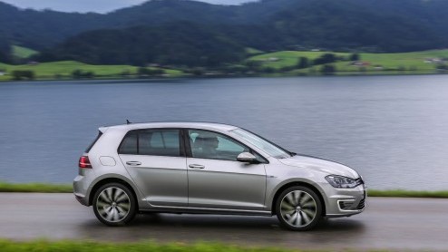 Autotest Volkswagen Golf GTE, de eerste Golf plug-in hybride. In Nederland voor zakelijk rijders met 7% bijtelling vanaf 119 euro per maand.