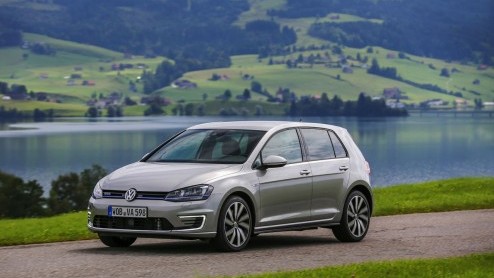 Autotest Volkswagen Golf GTE, de eerste Golf plug-in hybride. In Nederland voor zakelijk rijders met 7% bijtelling vanaf 119 euro per maand.