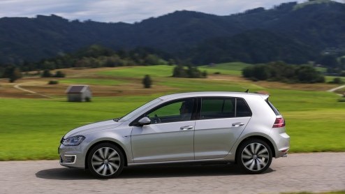 Autotest Volkswagen Golf GTE, de eerste Golf plug-in hybride. In Nederland voor zakelijk rijders met 7% bijtelling vanaf 119 euro per maand.