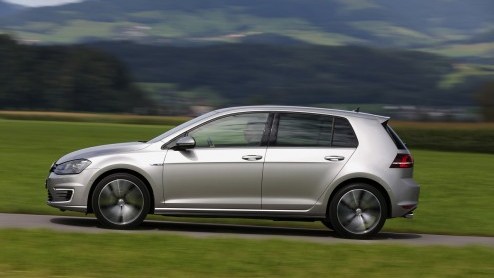 Autotest Volkswagen Golf GTE, de eerste Golf plug-in hybride. In Nederland voor zakelijk rijders met 7% bijtelling vanaf 119 euro per maand.