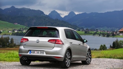 Autotest Volkswagen Golf GTE, de eerste Golf plug-in hybride. In Nederland voor zakelijk rijders met 7% bijtelling vanaf 119 euro per maand.